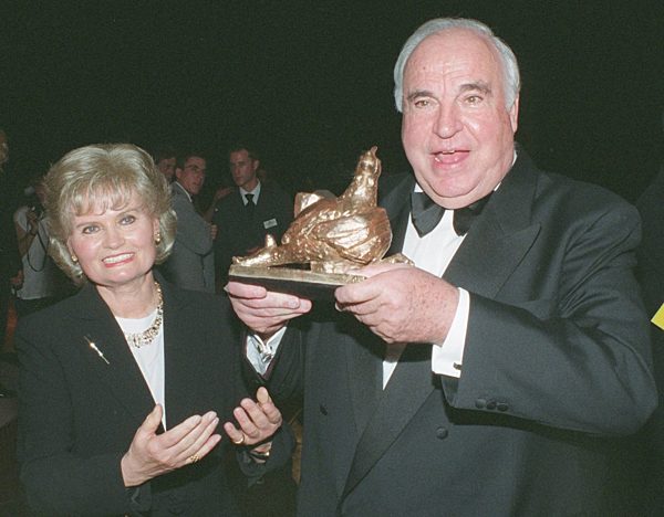 Helmut Kohl erhält Medienpreis Goldene Henne
