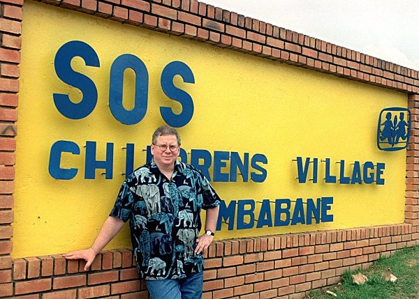 Rainer Hunold besucht SOS-Kinderdörfer im Süden Afrikas