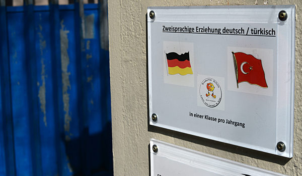 Zweisprachige Erziehung Deutsch und Türkisch an Schule