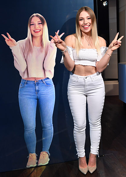 YouTuberin Bianca "Bibi" Heinicke als Tussauds Hologramm