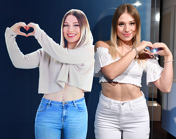 YouTuberin Bianca "Bibi" Heinicke als Tussauds Hologramm