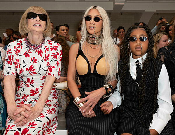 Kim Kardashian and Anna Wintour at JEAN PAUL GAULTIER Haute Couture AW22-23 runway during Haute Couture Autumn-Winter 2022/23 on July 2022 - Paris, France. 06/07/2022