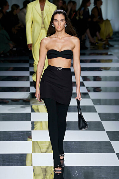 Vittoria Ceretti at VERSACE Spring/Summer 2024 Runway during Milan Fashion Week on September 2023 - Milan; Italy 22/09/2023