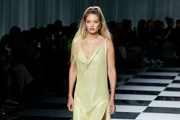 Gigi Hadid at VERSACE Spring/Summer 2024 Runway during Milan Fashion Week on September 2023 - Milan; Italy 22/09/2023