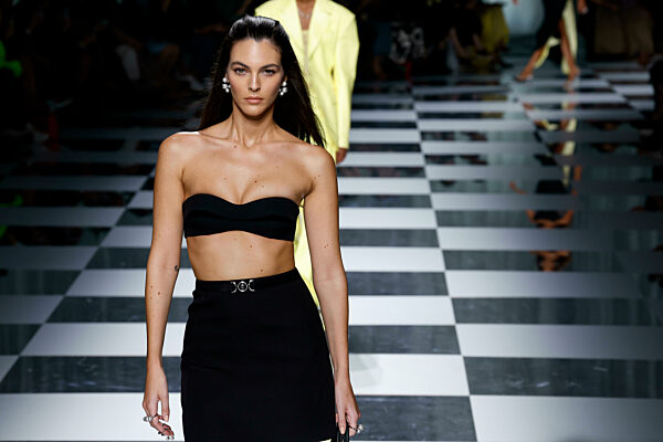 Vittoria Ceretti at VERSACE Spring/Summer 2024 Runway during Milan Fashion Week on September 2023 - Milan; Italy 22/09/2023