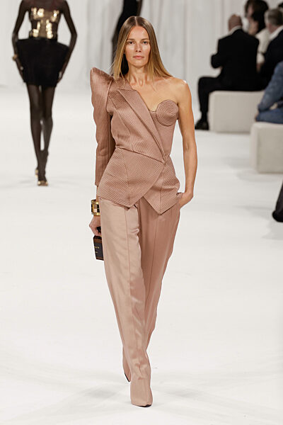 BALMAIN Spring/Summer 2025 Runway during Paris Fashion Week on September 2024 - Paris, France, 25/09/2024