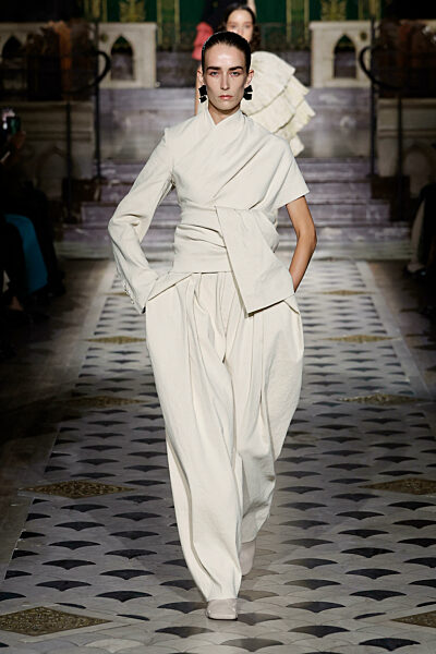 UMA WANG Spring/Summer 2025 Runway during Paris Fashion Week on September 2024 - Paris, France, 26/09/2024