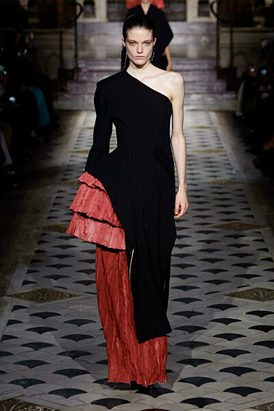 UMA WANG Spring/Summer 2025 Runway during Paris Fashion Week on September 2024 - Paris, France, 26/09/2024