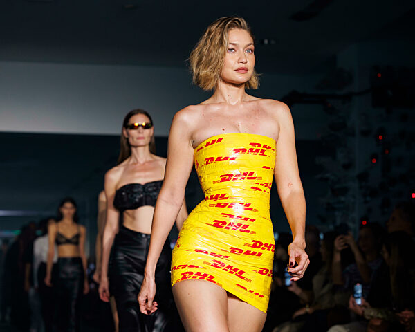 Gigi Hadid at VETEMENTS Spring/Summer 2025 Runway during Paris Fashion Week on September 2024 - Paris, France, 27/09/2024