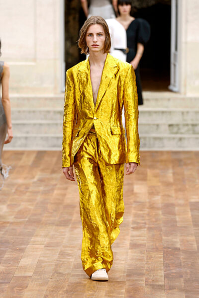 GABRIELA HEARST Spring/Summer 2025 Runway during Paris Fashion Week on September 2024 - Paris, France, 30/09/2024