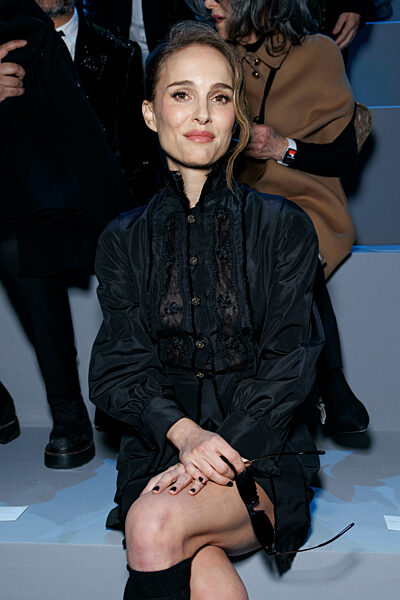 Natalie Portman attends CHRISTIAN DIOR Autumn-Winter 2025 runway during Paris Fashion Week on March 2025 -