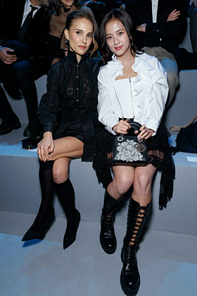 Jisoo and Natalie Portman attend CHRISTIAN DIOR Autumn-Winter 2025 runway during Paris Fashion Week on March 2025 -