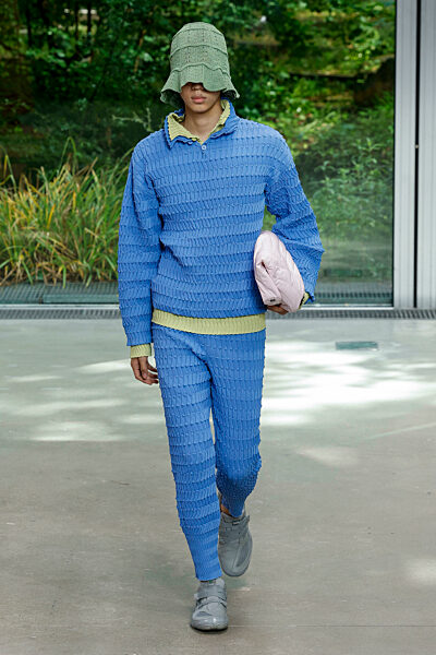 ISSEY MIYAKE Spring-Summer 2026 runway during Paris Fashion Week Menswear on June 2025 - Paris, France 26/06/2025