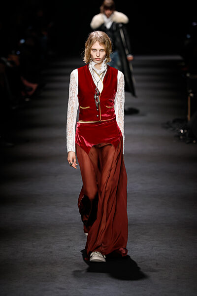 ANN DEMEULEMEESTER Fall/Winter 2026-2027 runway during Paris Fashion Week on March 2026 - Paris, Fashion 07/03/2026