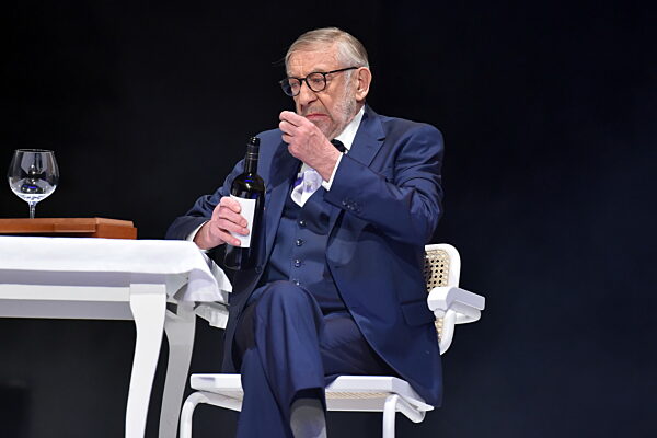 Berlin: Fotoprobe  "Biedermann und die Brandstifter"