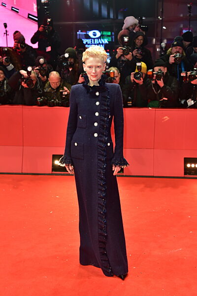 Berlin: 75. Internationale Filmfestspiele Eröffnungsteppich Das Licht