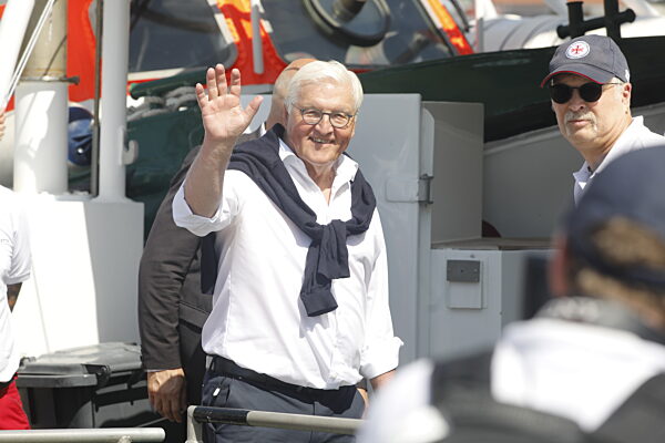 Bremerhaven: Bundespräsident Frank-Walter Steinmeier und seine Frau Elke Büdenbender