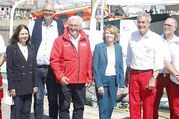 Bremerhaven: Bundespräsident Frank-Walter Steinmeier und seine Frau Elke Büdenbender