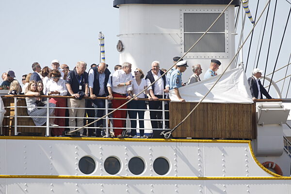 Bremerhaven: Bundespräsident Frank-Walter Steinmeier und seine Frau Elke Büdenbender
