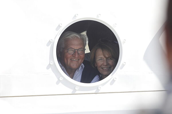 Bremerhaven: Bundespräsident Frank-Walter Steinmeier und seine Frau Elke Büdenbender