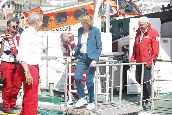 Bremerhaven: Bundespräsident Frank-Walter Steinmeier und seine Frau Elke Büdenbender