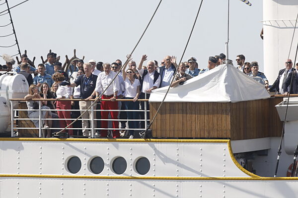 Bremerhaven: Bundespräsident Frank-Walter Steinmeier und seine Frau Elke Büdenbender