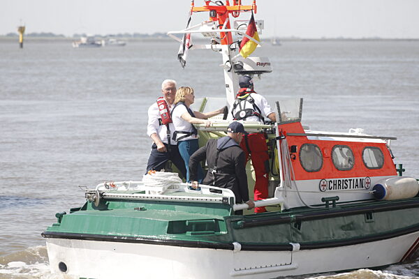 Bremerhaven: Bundespräsident Frank-Walter Steinmeier und seine Frau Elke Büdenbender
