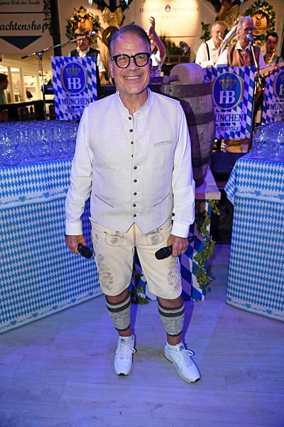 Berlin: Hofbräu Oktoberfestbeginn mit Fassanstich