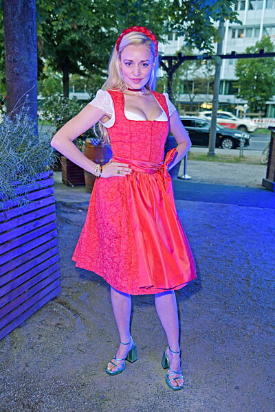 Berlin: Hofbräu Oktoberfestbeginn mit Fassanstich