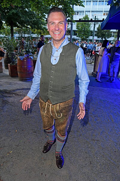 Berlin: Hofbräu Oktoberfestbeginn mit Fassanstich