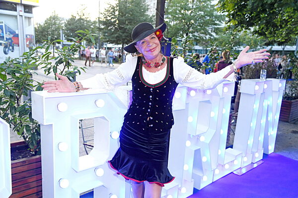 Berlin: Hofbräu Oktoberfestbeginn mit Fassanstich