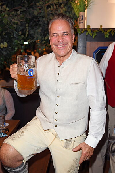 Berlin: Hofbräu Oktoberfestbeginn mit Fassanstich