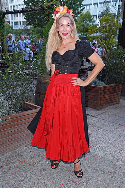 Berlin: Hofbräu Oktoberfestbeginn mit Fassanstich