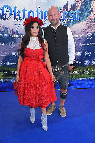 Berlin: Hofbräu Oktoberfestbeginn mit Fassanstich