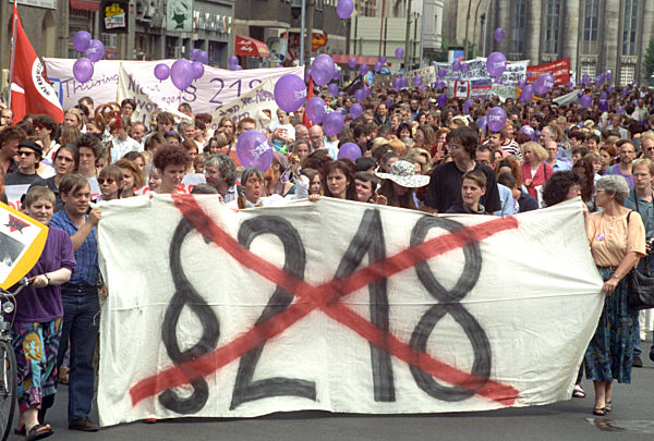 Nein zu Paragraf 218 (Archivfoto und Text 1992)