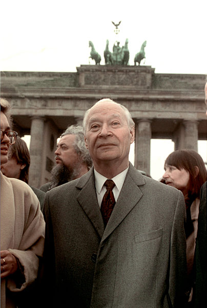 Alexander Dubcek am Brandenburger Tor (Archivfoto und Text 1992)