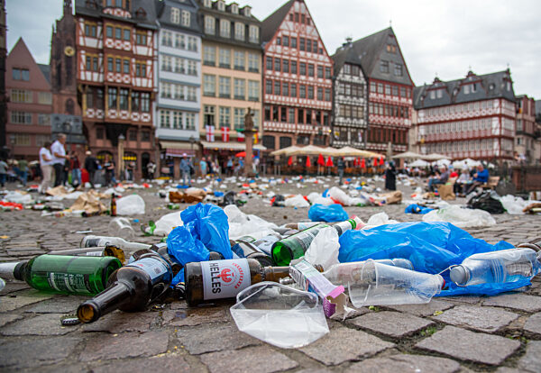 EM UEFA Euro2024 Fussballfans England Frankfurt