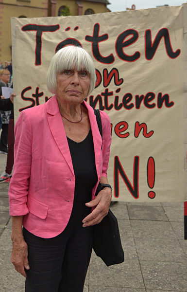 Protest Tierschuetzer Strassenhunde Frankfurt