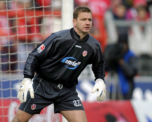 Fußball: Energie-Torhüter Georg Koch in Aktion