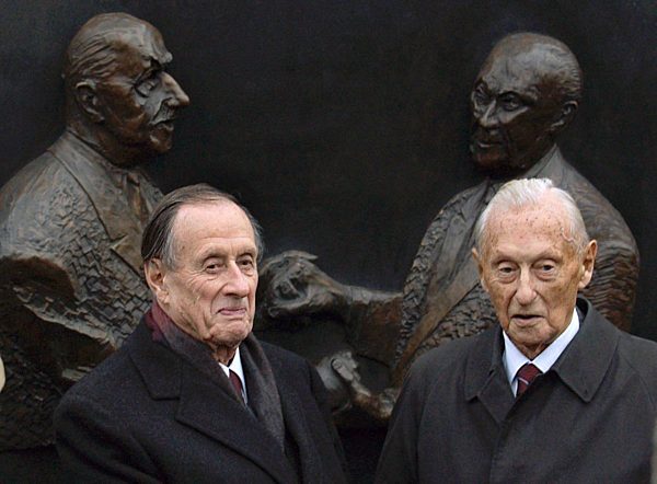 Adenauer-de-Gaulle-Denkmal in Berlin enthüllt