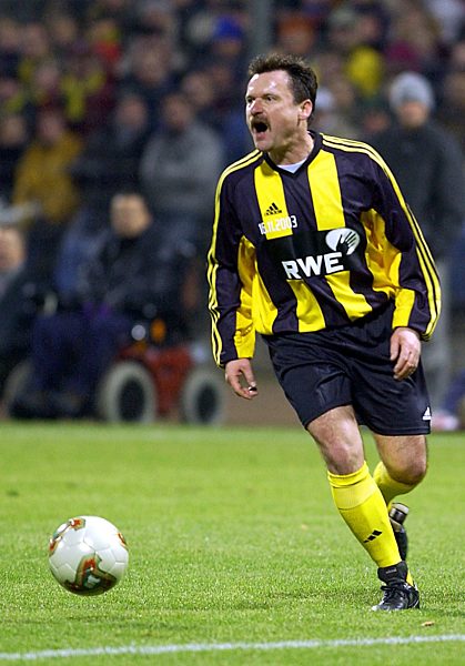 Fußball: Frank Lippmann am Ball