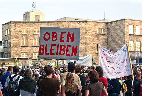 Tausende demonstrieren gegen Stuttgart 21