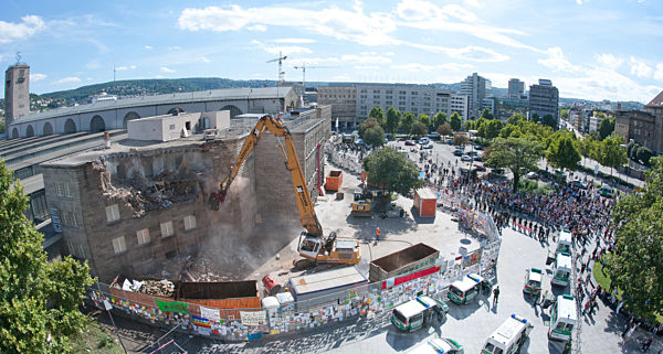 Stuttgart 21 - Abriss des Bahnhofsgebäudes