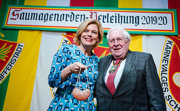 Julia Klöckner erhält „Saumagen-Orden“