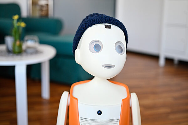 Sozialer Roboter im Altenheim