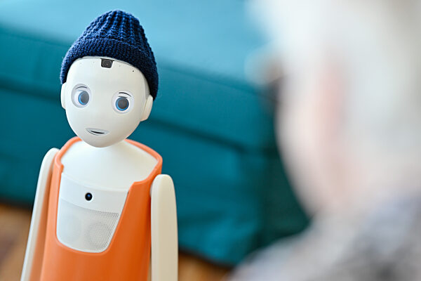 Sozialer Roboter im Altenheim