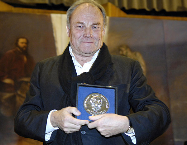 Der Schauspieler und Regisseur Klaus Maria Brandauer hält am Freitag (24.11...