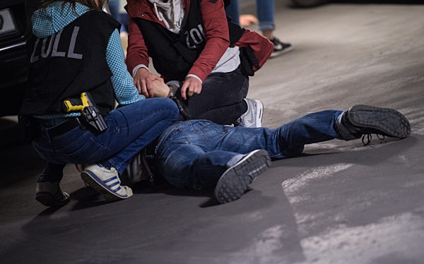 Zollfahndungsamt nimmt Drogendealer fest