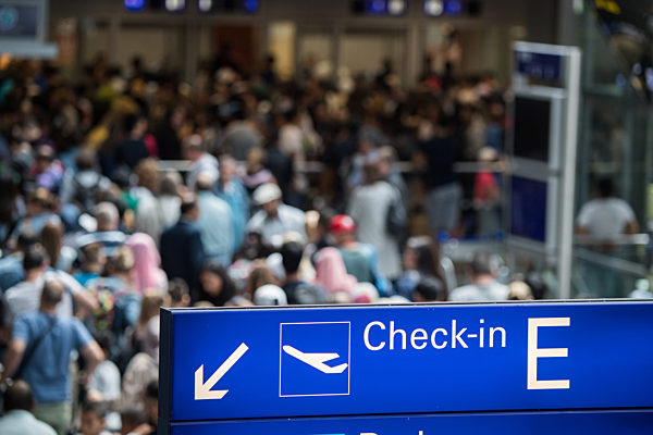 Sommer-Reiseverkehr am Flughafen