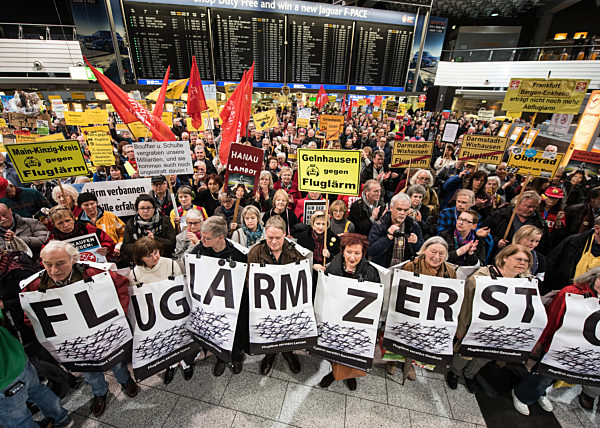 200. Montagsdemo am Flughafen Frankfurt
